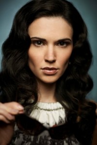 Laura Mennell